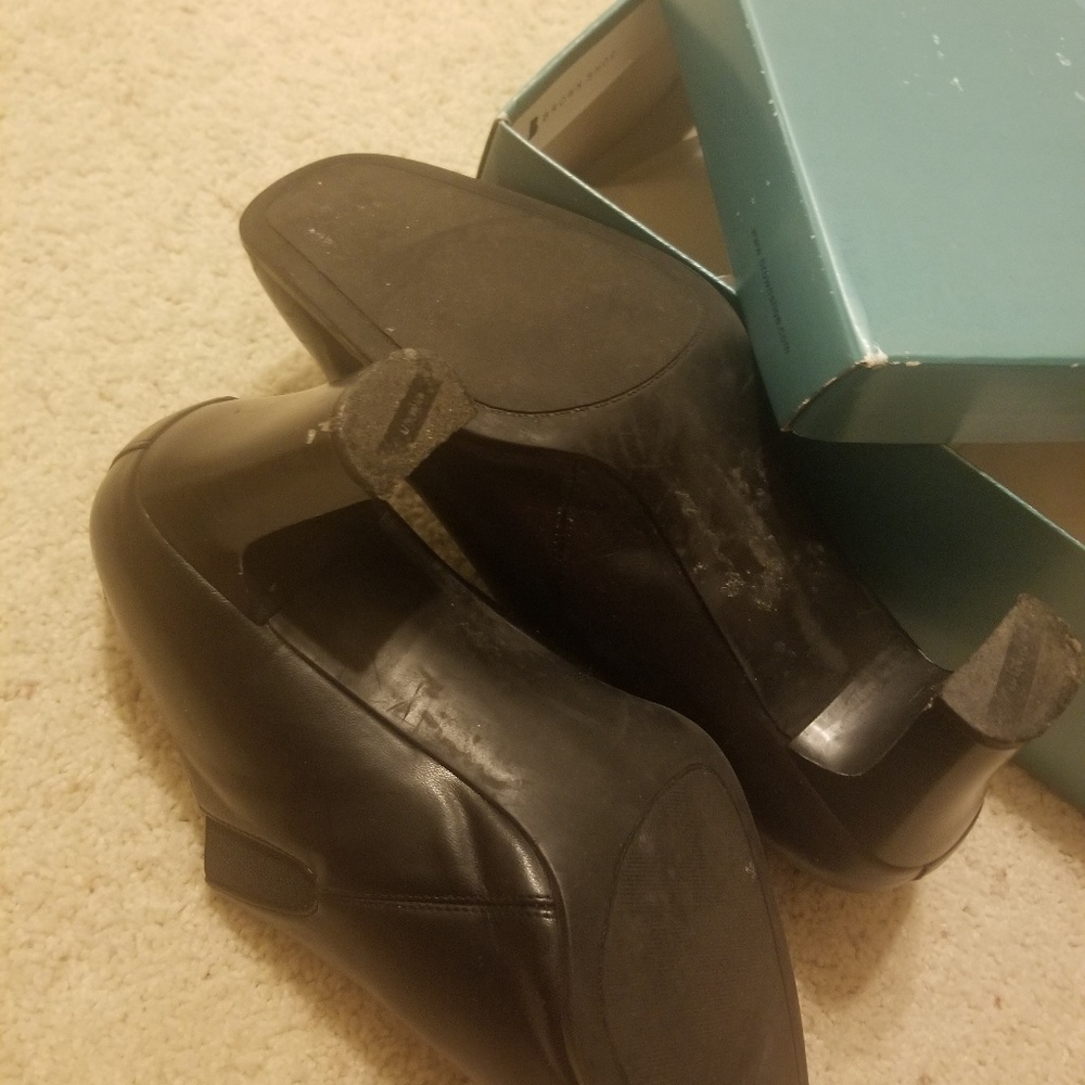 Shoes - Picture 3 of 4